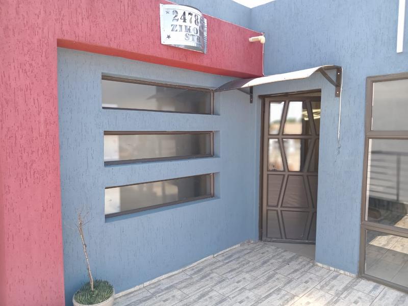 5 Bedroom Property for Sale in Jabulani Gauteng