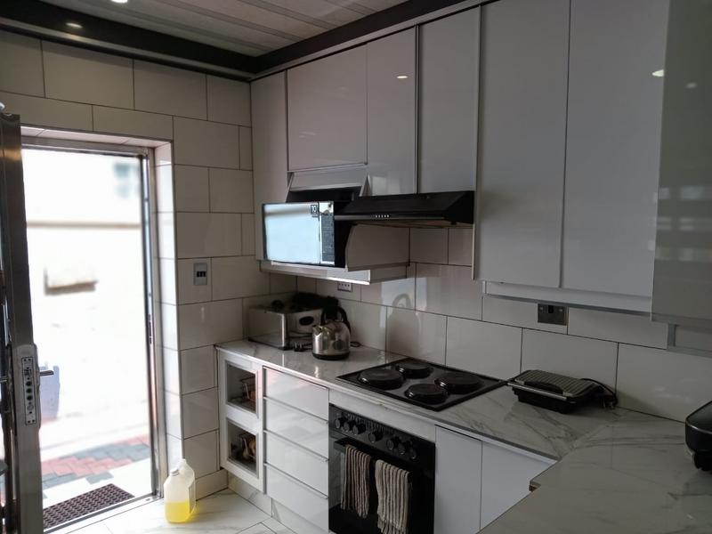 5 Bedroom Property for Sale in Jabulani Gauteng