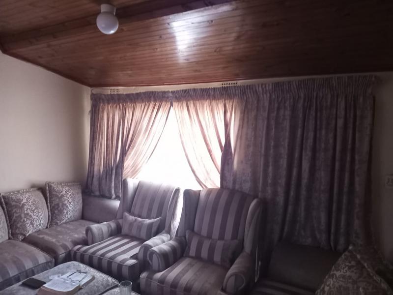 5 Bedroom Property for Sale in Moletsane Gauteng