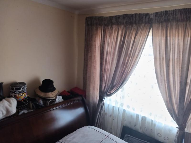 5 Bedroom Property for Sale in Moletsane Gauteng