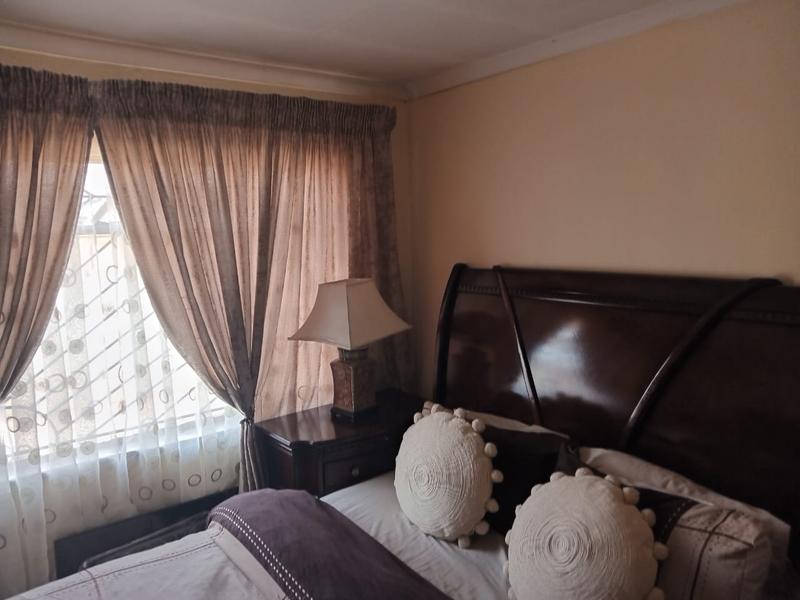5 Bedroom Property for Sale in Moletsane Gauteng