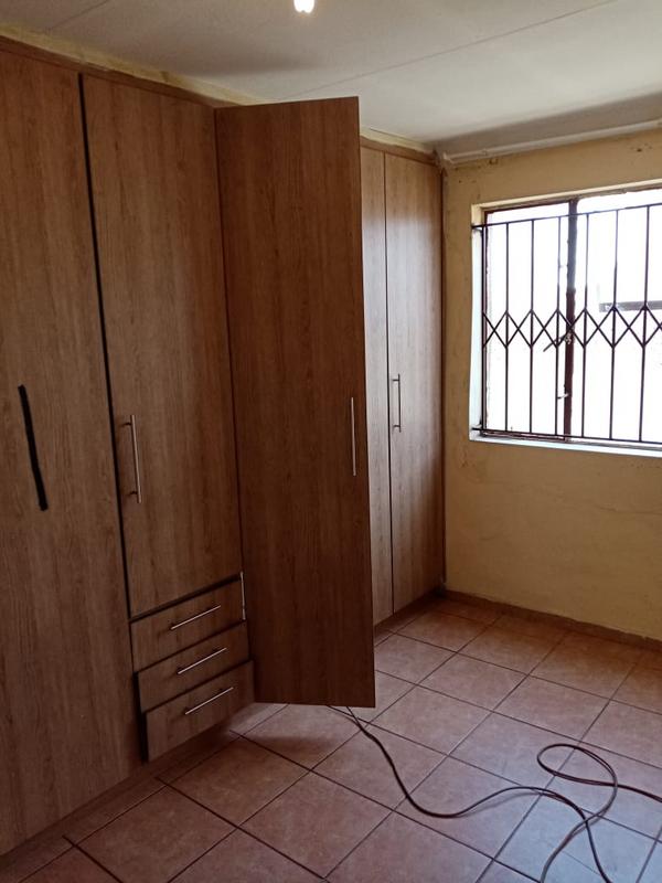 5 Bedroom Property for Sale in Moletsane Gauteng