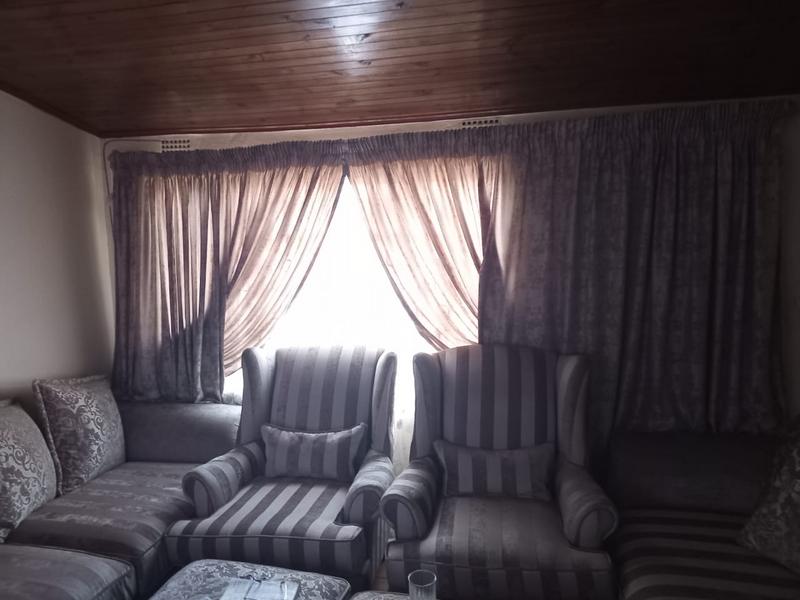 5 Bedroom Property for Sale in Moletsane Gauteng