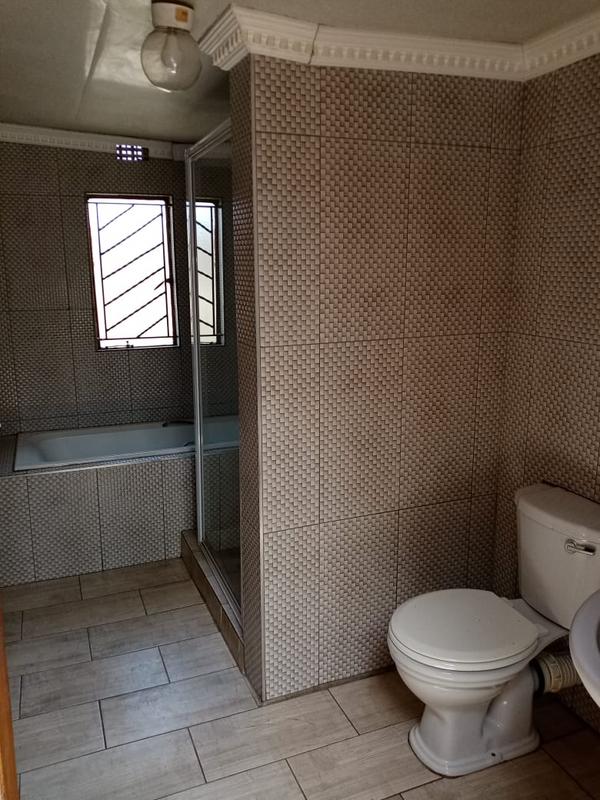 5 Bedroom Property for Sale in Moletsane Gauteng