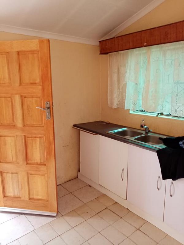 5 Bedroom Property for Sale in Moletsane Gauteng