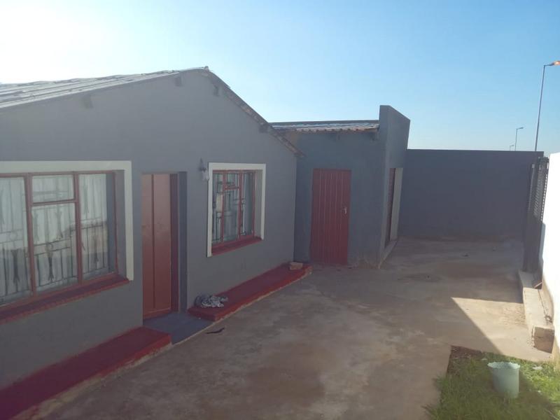 2 Bedroom Property for Sale in Protea North Gauteng
