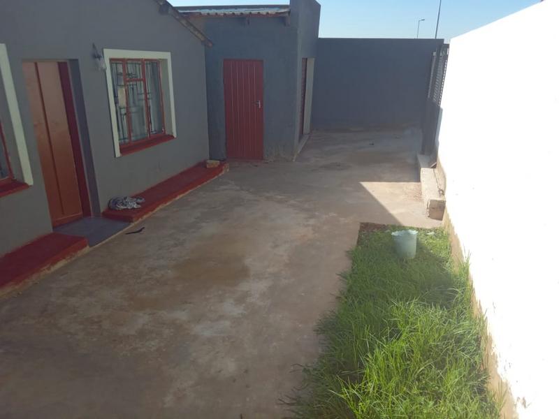 2 Bedroom Property for Sale in Protea North Gauteng