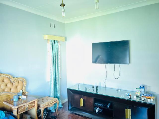 To Let 3 Bedroom Property for Rent in Florida Lake Gauteng