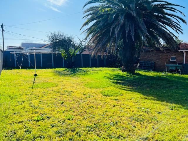 To Let 3 Bedroom Property for Rent in Florida Lake Gauteng