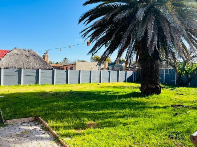 To Let 3 Bedroom Property for Rent in Florida Lake Gauteng