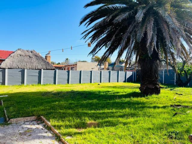 To Let 3 Bedroom Property for Rent in Florida Lake Gauteng