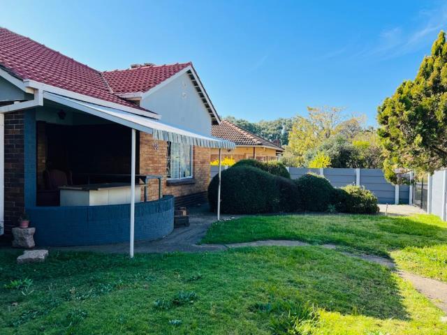 To Let 3 Bedroom Property for Rent in Florida Lake Gauteng