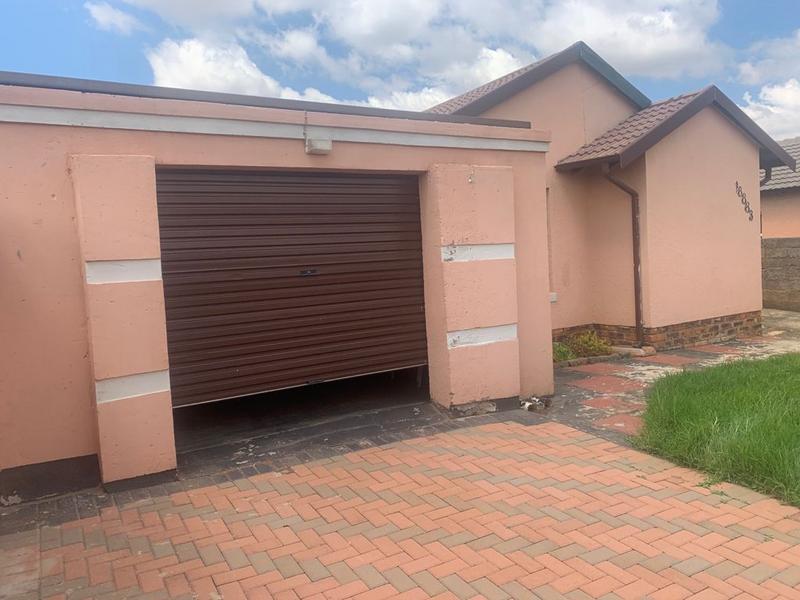 2 Bedroom Property for Sale in Braamfischerville Gauteng