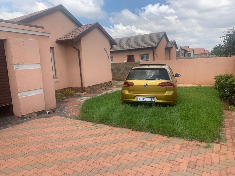 2 Bedroom Property for Sale in Braamfischerville Gauteng