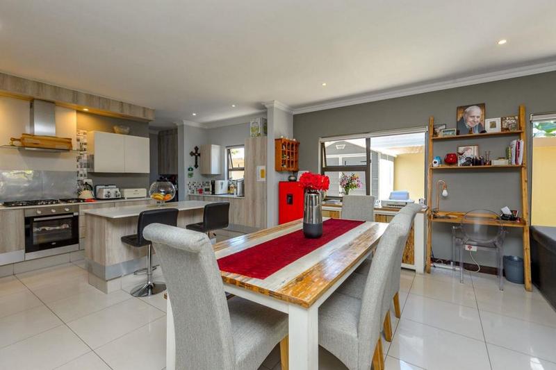 4 Bedroom Property for Sale in Parkhaven Gauteng