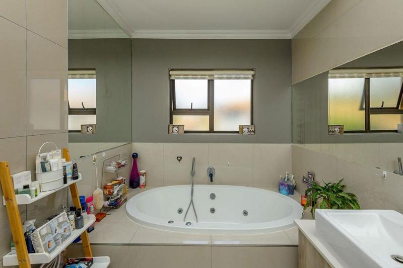 4 Bedroom Property for Sale in Parkhaven Gauteng