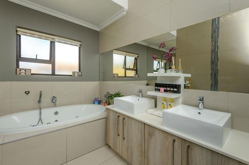 4 Bedroom Property for Sale in Parkhaven Gauteng