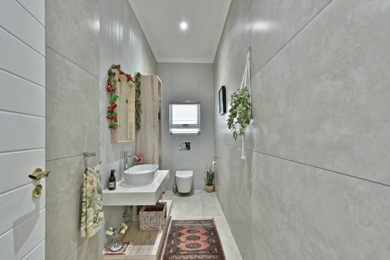 5 Bedroom Property for Sale in Eye of Africa Gauteng
