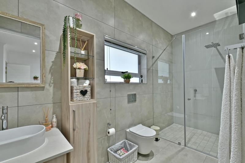 5 Bedroom Property for Sale in Eye of Africa Gauteng