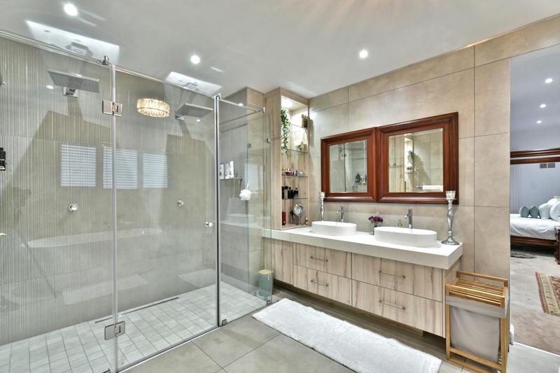 5 Bedroom Property for Sale in Eye of Africa Gauteng