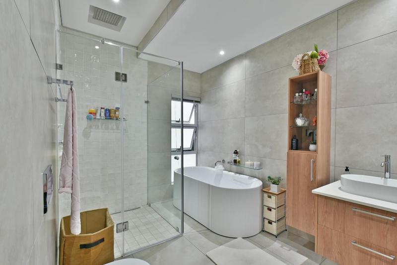 5 Bedroom Property for Sale in Eye of Africa Gauteng