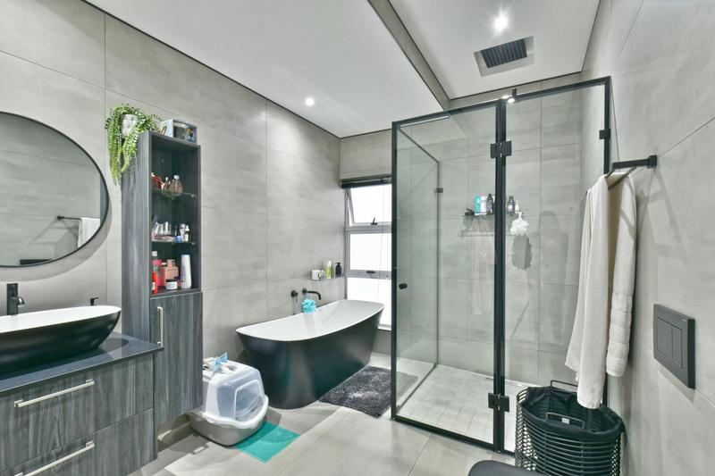 5 Bedroom Property for Sale in Eye of Africa Gauteng