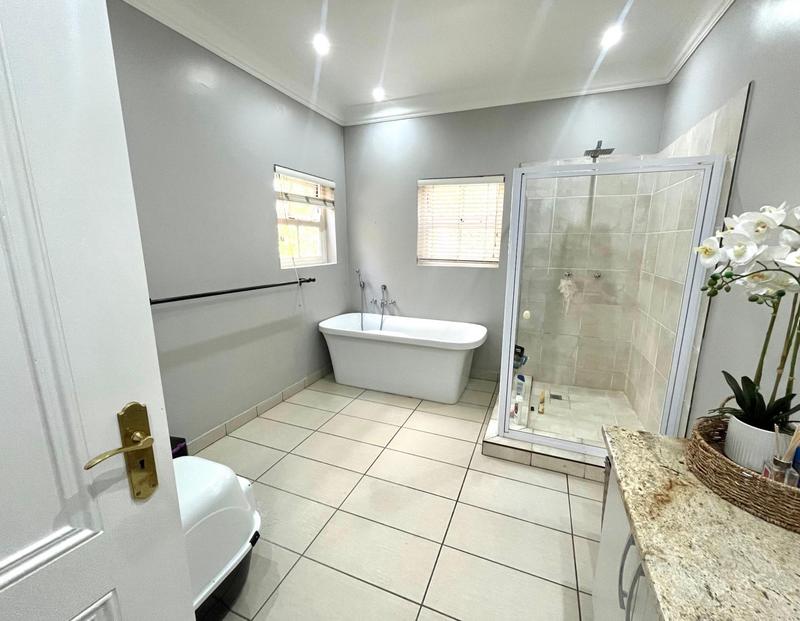 4 Bedroom Property for Sale in Midfield Estate Gauteng