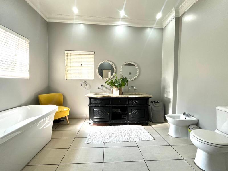 4 Bedroom Property for Sale in Midfield Estate Gauteng