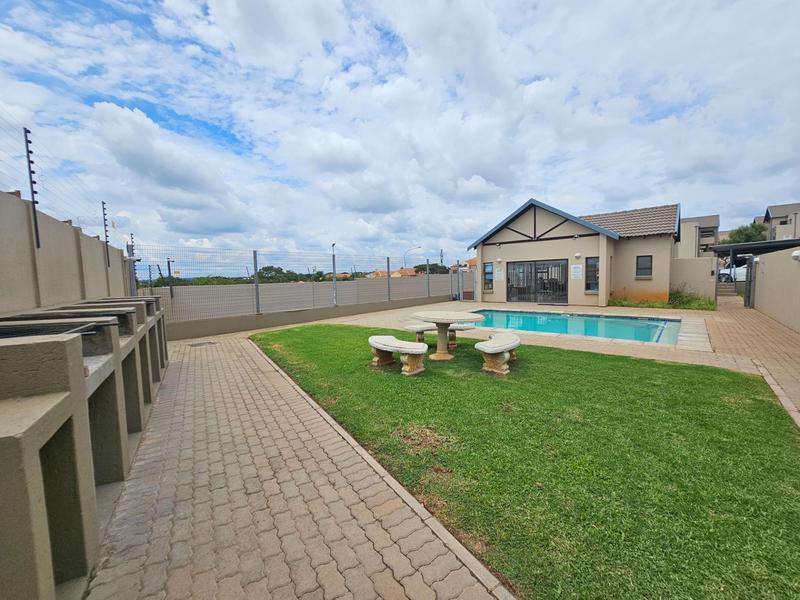 To Let 3 Bedroom Property for Rent in Ruimsig Gauteng
