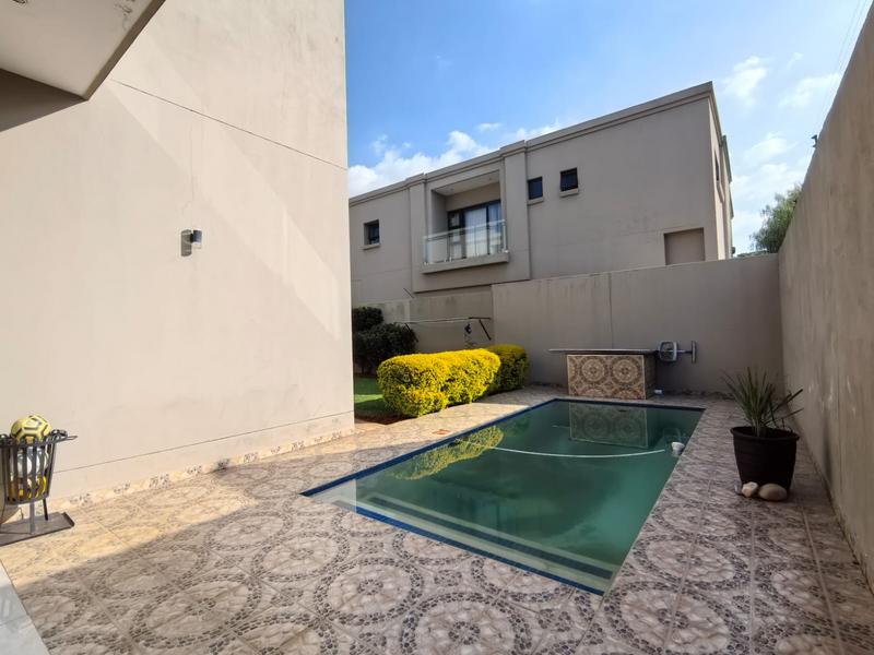 To Let 5 Bedroom Property for Rent in Bedfordview Gauteng