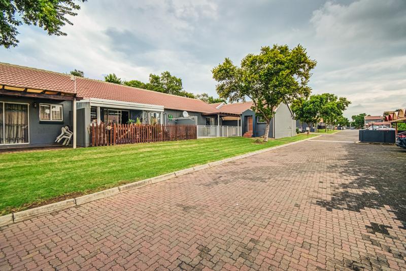 2 Bedroom Property for Sale in Greenstone Hill Gauteng