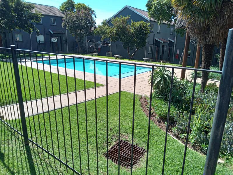 2 Bedroom Property for Sale in Greenstone Hill Gauteng