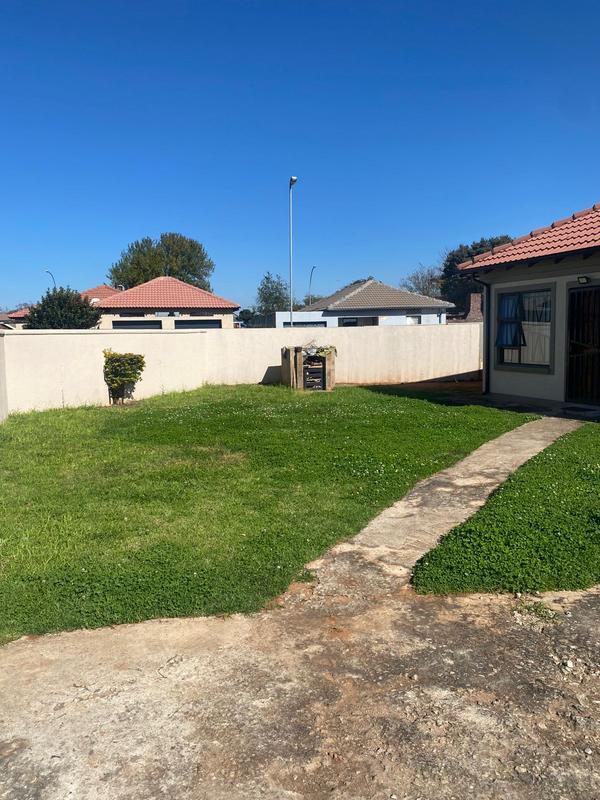 To Let 3 Bedroom Property for Rent in Crystal Park Gauteng