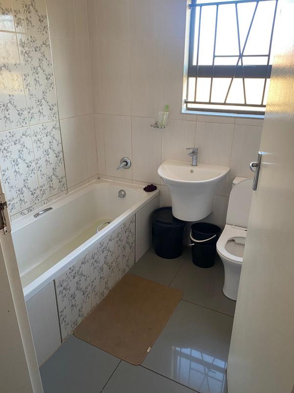 To Let 3 Bedroom Property for Rent in Crystal Park Gauteng
