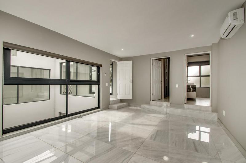 5 Bedroom Property for Sale in Dainfern Golf Estate Gauteng