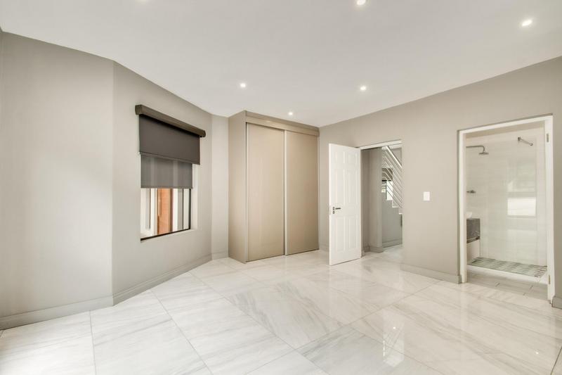 5 Bedroom Property for Sale in Dainfern Golf Estate Gauteng