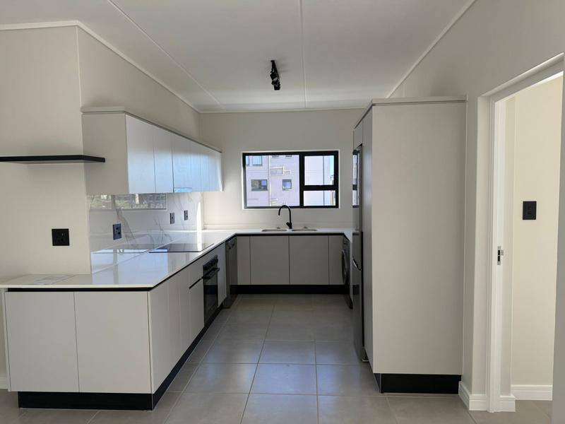 To Let 3 Bedroom Property for Rent in Waterfall Gauteng