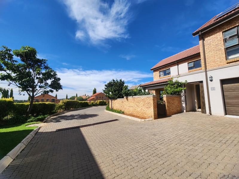 3 Bedroom Property for Sale in Honeydew Ridge Gauteng