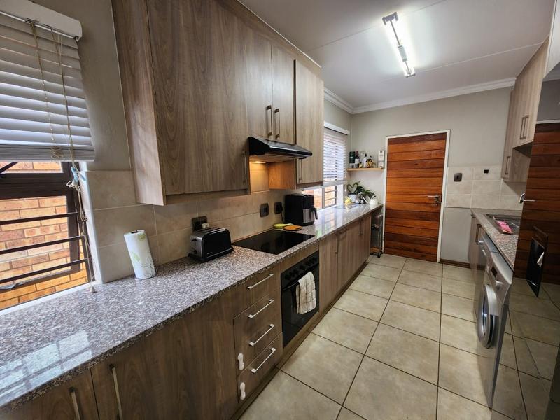 3 Bedroom Property for Sale in Honeydew Ridge Gauteng