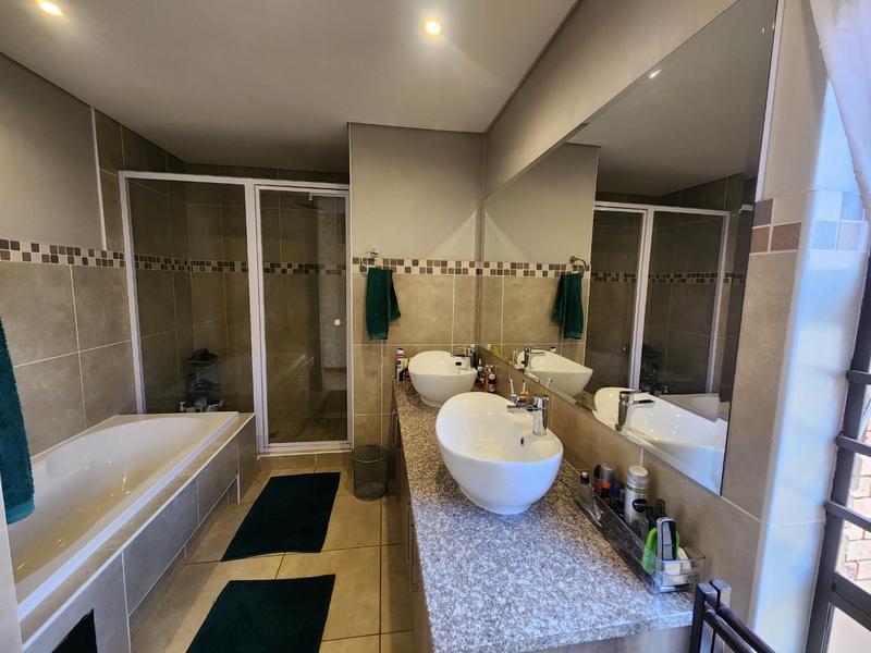 To Let 3 Bedroom Property for Rent in Honeydew Ridge Gauteng