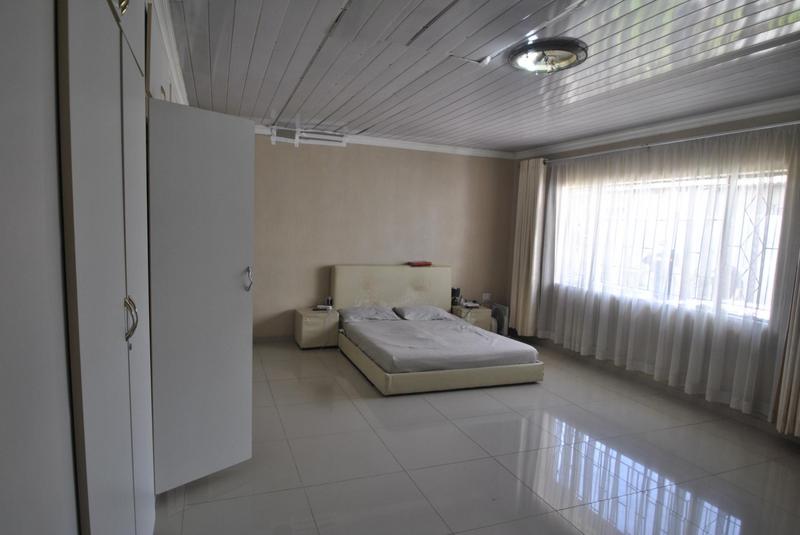 4 Bedroom Property for Sale in Zakariyya Park Gauteng