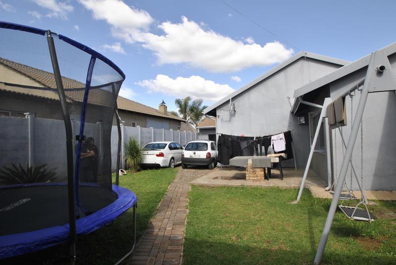 4 Bedroom Property for Sale in Zakariyya Park Gauteng