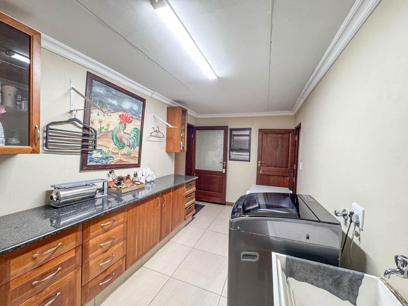 5 Bedroom Property for Sale in Midstream Estate Gauteng