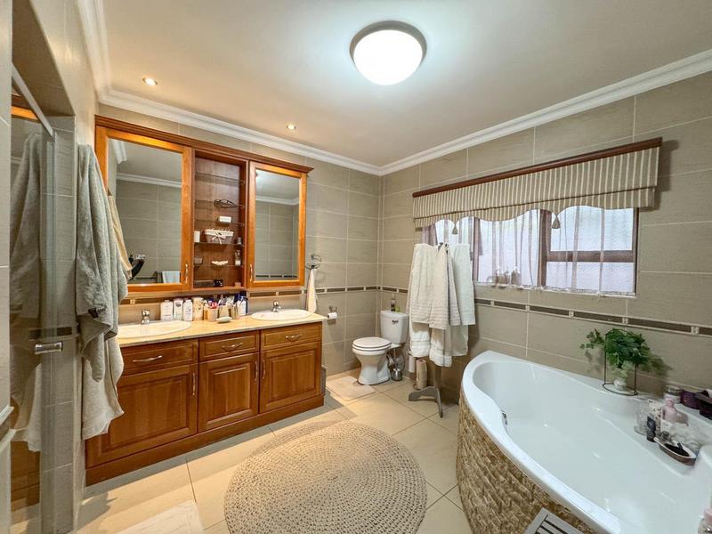 5 Bedroom Property for Sale in Midstream Estate Gauteng