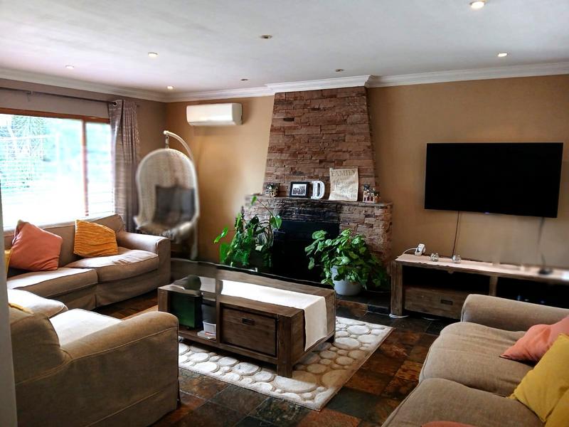 4 Bedroom Property for Sale in Mondeor Gauteng