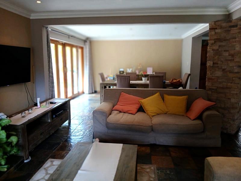 4 Bedroom Property for Sale in Mondeor Gauteng