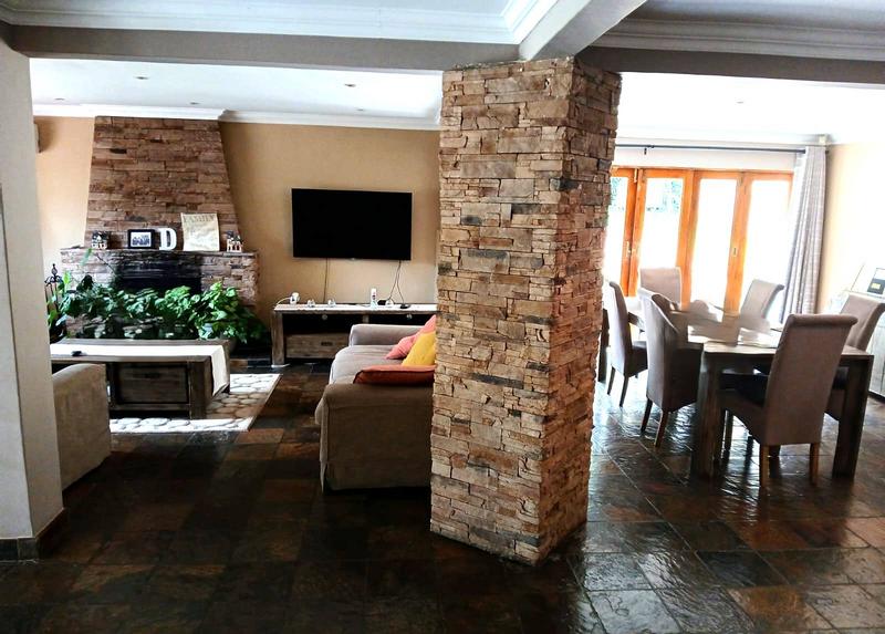4 Bedroom Property for Sale in Mondeor Gauteng