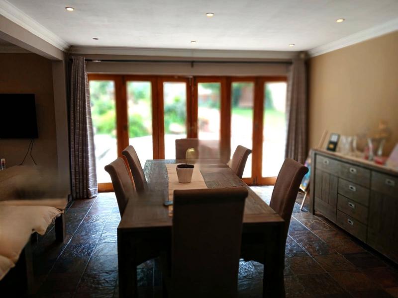 4 Bedroom Property for Sale in Mondeor Gauteng