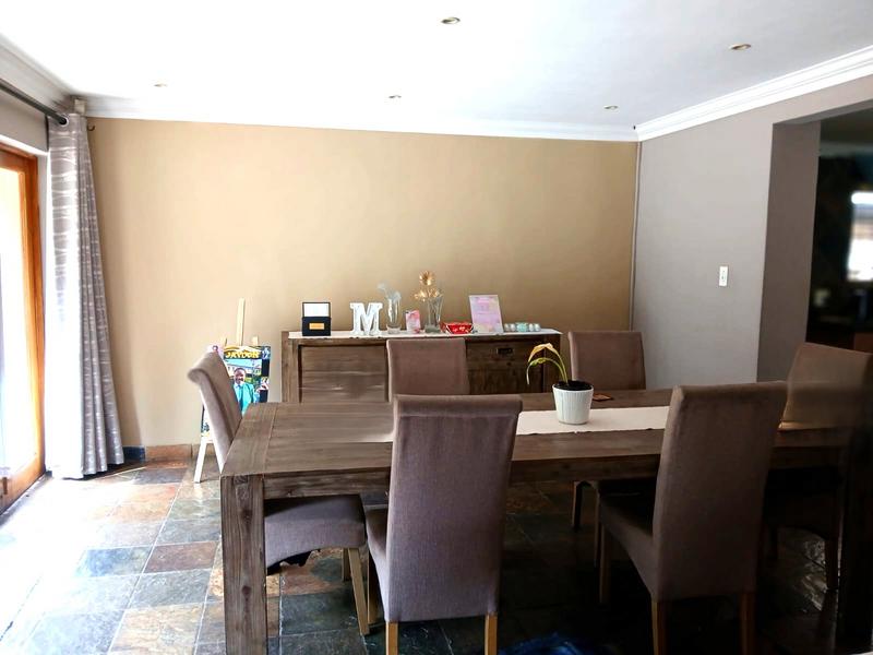 4 Bedroom Property for Sale in Mondeor Gauteng