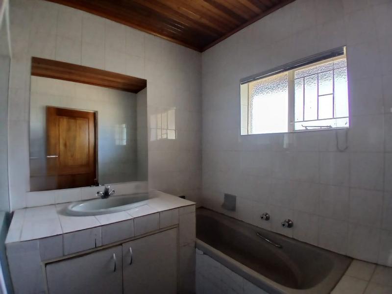 4 Bedroom Property for Sale in Mondeor Gauteng